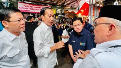 Presiden Jokowi Cek Harga Kebutuhan Pokok Saat Kunjungi Pasar Tugu Depok