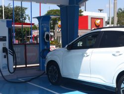 Disepanjang Jalan Utama Mudik PLN Pastikan SPKLU Siap Melayani Pengguna Kendaraan Listrik