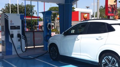 Disepanjang Jalan Utama Mudik PLN Pastikan SPKLU Siap Melayani Pengguna Kendaraan Listrik