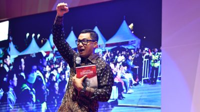 Launching Buku Biografi Jokowi Mewujudkan Mimpi Indonesia, Darmawan Prasodjo Raih Penghargaan MURI di Korea Selatan