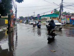 Jalan Raya Karadenan Bogor Tergenang Air Akibat Buruknya Saluran Drainase, Rakyat Sampaikan Aspirasi Ini