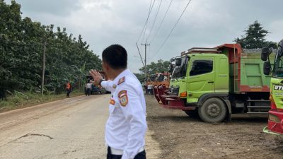 Plt Sekdishub Kabupaten Bogor Ini, Pastikan Tidak Ada Pungli di Lokasi Kantong Parkir Truk Tambang