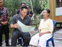 Menteri AHY Bagikan Langsung Puluhan Sertipikat ke Masyarakat Bumi Pancasila, Ayo Permudah dan Jangan Persulit!