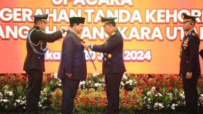 Jenderal Listyo Sigit Beri Penghargaan Tanda Kehormatan Bintang Bhayangkara Utama kepada Capres Terpilih Prabowo Subianto