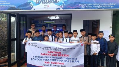 GM Witel Priangan Barat Serahkan Bantuan Sarana Air Bersih ke Pondok Pesantren Mabda Islam Sukabumi