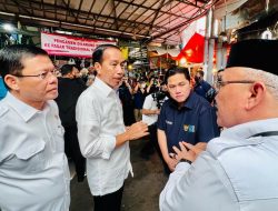 Presiden Jokowi Cek Harga Kebutuhan Pokok Saat Kunjungi Pasar Tugu Depok