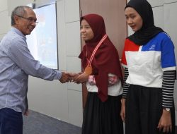 Pekerja Pertamina Grup Mementori 100 Lulusan Terbaik Universitas Pertamina