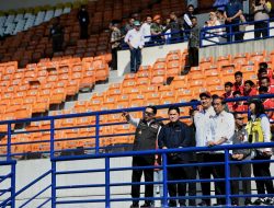 Presiden Jokowi Didampingi Ridwan Kamil Meninjau Langsung Renovasi Stadion Si Jalak Harupat