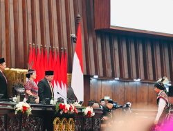 Presiden Joko Widodo Mengenakan Busana Adat Tanimbar saat Sampaikan Pidato di Gedung Nusantara