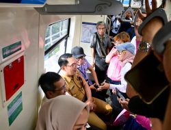 Presiden Jokowi Meninjau Langsung LRT Jabodebek Didampingi Gubernur Jawa Barat