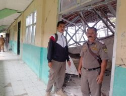 Diterjang Hujan yang Disertai Angin Kencang, Sebabkan Dua Atap RKB SMPN 1 Sukajaya Bogor Ambrol