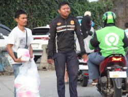 Jaringan Jurnis Bogor Tebar Ratusan Takjil Gratis ke Pengguna Jalan di Kawasan Sentul