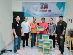 Jalin Sinergitas, PT. Raden Real Lestari Berikan Puluhan Bingkisan Lebaran Idul Fitri 1445 Hijriah ke JJB
