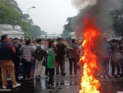 Pemerintahan Jokowi Diklaim Mengkerdilkan Kebebasan Berpendapat, Ratusan Massa dari HMI Gelar Aksi di Depan Istana Bogor