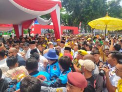 Dikawal Jutaan Pendukungnya, Paslon Rudy Susmanto – Jaro Ade Daftar ke KPU Kabupaten Bogor