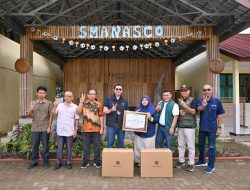 EVP Telkom Regional 2 dan GM Witel Priangan Barat Lakukan Penyerahan Bantuan Program DNA untuk SMAN 1 Sagaranten