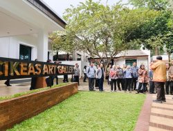 Sambut KemenEkraf di _Cikeas Art Gallery_ , SBY Jelaskan Karya Lukisan, Musik, Puisi Hingga Novel